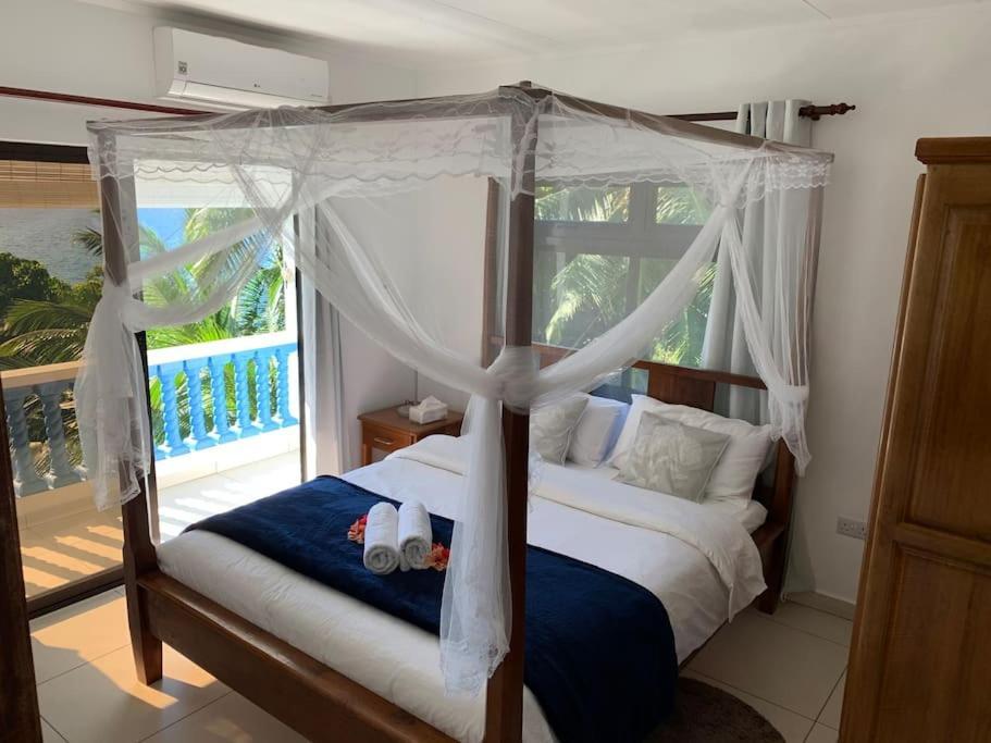 Crystal Apartments Seychelles Seaview Upper Floor Glacis (Mahe) Exterior foto